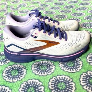 Brooks Women's Running Shoes Ghost 15  - White and Purple